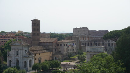 Obraz premium Vista panorámica del paisaje urbano del Coliseo Romano en Roma, Italia