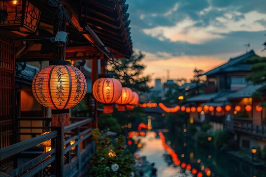 R&iacute;o al atardecer con los edificios chinos y faroles chinos encendidos