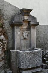 Fontana di acqua naturale nel centro del paese di Morcone  ( Benevento). .