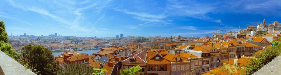 Fototapeta premium Panoramic view of the city of Porto.