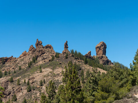 Panoramic view of Roque Nublo and Fraile rock from the Goleta viewpoint