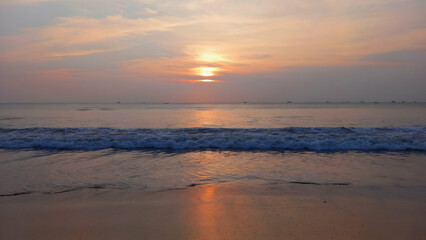 Fototapeta na wymiar beautiful view of sunset on the beach
