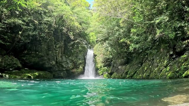 高知県の観光名所にこ淵