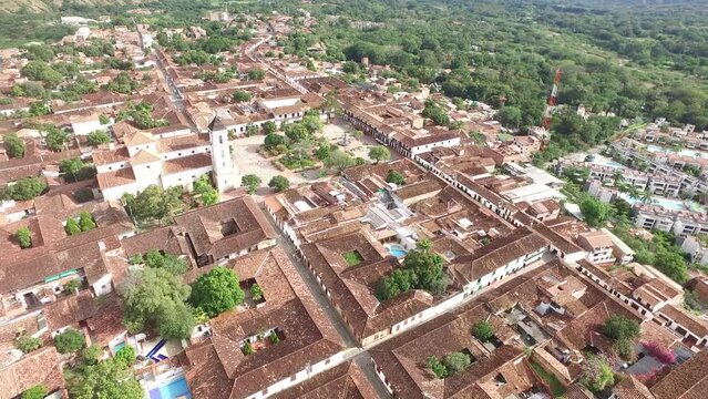 Santa fe de Antioquia es un pueblo que se ubica al occidente de Antioquia y fue fundado por el Mariscal Robledo.