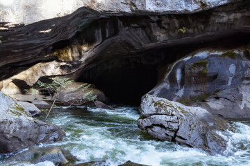 Fototapeta premium cave structure with river flowing through