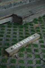Naklejka premium Wooden Car Parking Sign on Grass Pavement