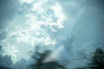 Cumulunimbus clouds in contrast to the sun