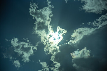 Cumulunimbus clouds in contrast to the sun