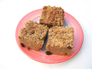 접시에 담겨진 빵의 모습