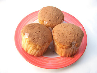 접시에 담겨진 빵의 모습