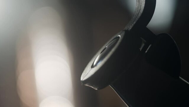 Kettle Boiling -  Steaming nozzle closed finger flips open  ECS