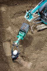 ショベルカーを使った埋立工事現場