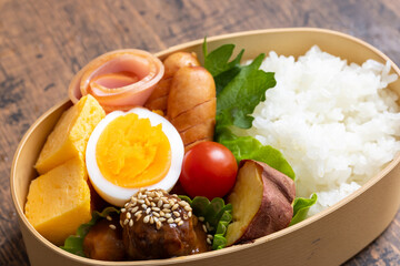 曲げわっぱ弁当　Lunch box