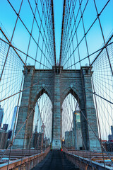 suspension bridge architecture in new york between Manhattan and Brooklyn