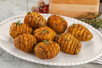 Baked baby potato with thyme