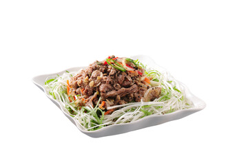 흰배경, 파채위에 올려진 불고기가 흰그릇에 담겨있다.