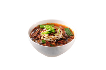 흰배경에 흰그릇에 담긴 소고기 육개장.