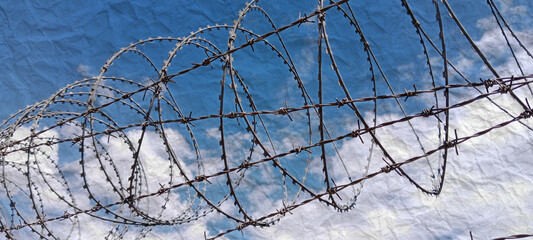 Obraz premium close-up barbed wire safe zone 