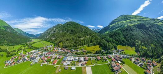 Ausblick auf das Lechtal bei Steeg in Tirol