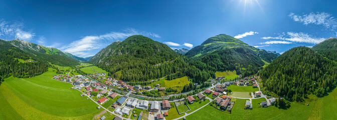 Die Gemeinde Steeg im Tiroler Lechtal von oben