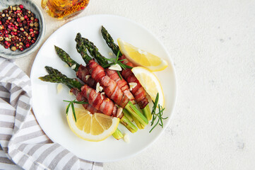 Asparagus baked with bacon