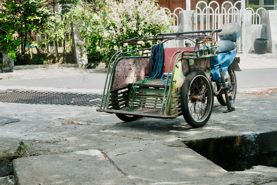 Vintage Bentor &ndash; Traditional Indonesian Motorized Rickshaw with Character and History