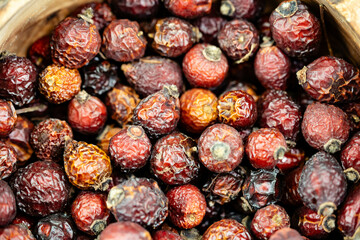 Getrocknete und gemahlene Hagebutten Rosa canina