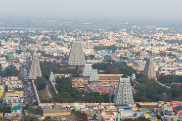 Obraz premium Beautiful View of Gopuram of Shri Arunachaleswarar Temple, the 7th Century Lord Shiva Temple, Thiruvannamalai, Tamil Nadu, India.