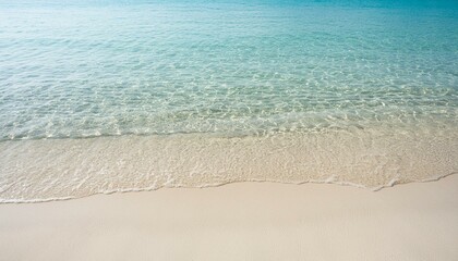 エメラルドブルーの透き通った海と白い砂浜1