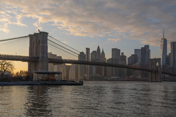 Views of the Brooklyn Bridge at sunset from the DUMBO neighbourhood. Brooklyn Bridge. New 