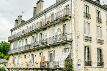 Pau and its magnificent streetsin the old town