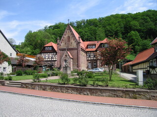 Hospitalkapelle und Kriegerdenkmal in Stolberg im Harz