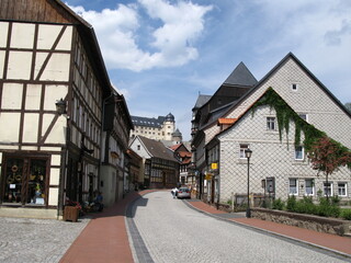 Gasse mit Fachwerkhäusern in der Fachwerkstadt Stolberg im Harz