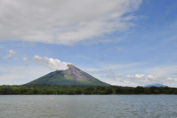Vistas panorámicas del volcán Concepcion en la isla de ometepe en Nicaragua. Vistas de volcán...