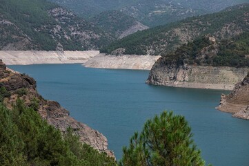 Obraz premium d'Escales reservoir, of the Nogera ribagorçana river, division between Catalonia and Aragon, Spain