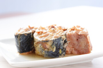 新鮮なサバを水と塩だけで煮込んだサバの水煮
