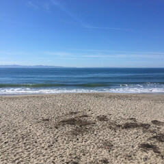 Hendry’s beach in Santa Barbara on a warm winter day with Santa Cruz and Anacapa islands on the horizon