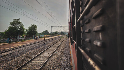 Obraz premium railroad tracks in the morning