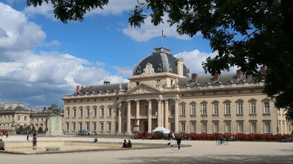 Bâtiment de l’École Militaire à Paris, façade du célèbre monument situé au bout du Champ-de-Mars (France)