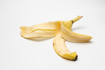 Skórka od banana na białym tle © MR. Stanek
