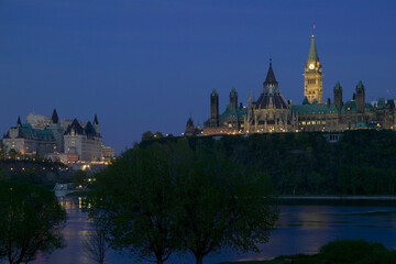Fototapeta premium Parliament Hill From Ottawa River