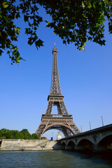 Obraz premium Eiffel Tower From River Seine