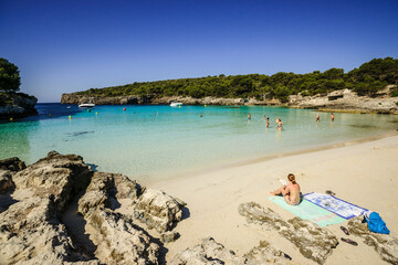 Cala Talaier, sandy beach with tourists, Ciutadella, Menorca, Balearic Islands, Spain, Europe. >