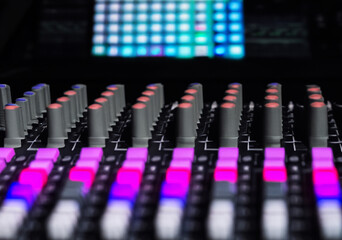 Everyone was thrilled by the DJ music fest, a night of non-stop music.