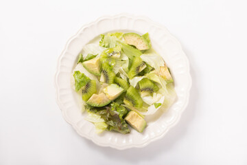 アボカドとキウイのグリーンサラダ