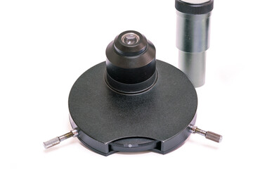 adapter for polarizing light of optical microscope