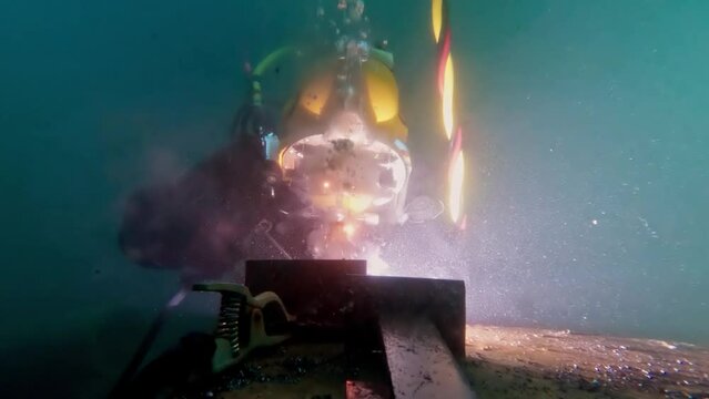 Underwater welding in deep ocean depths