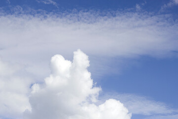 Obraz premium blue sky with white summer clouds