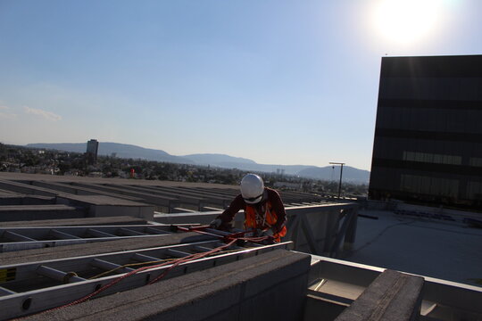 trabajador en azotea