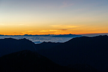 雲海の朝焼け